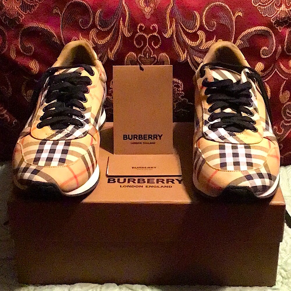 Burberry low top sneakers